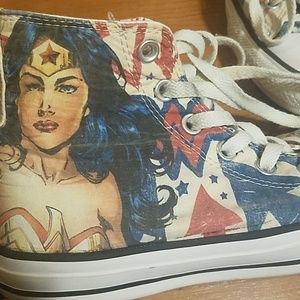 Wonder Woman Converse!